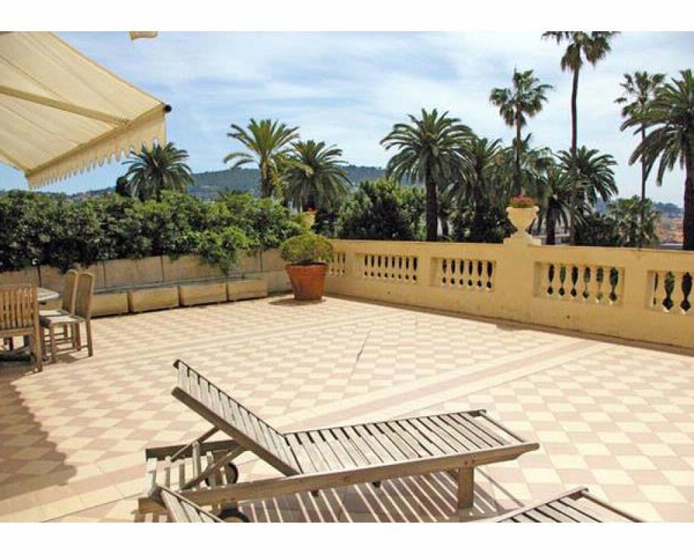 Apartment  - 4 rooms  - 141.0 m² -  €990,000 - Sold 