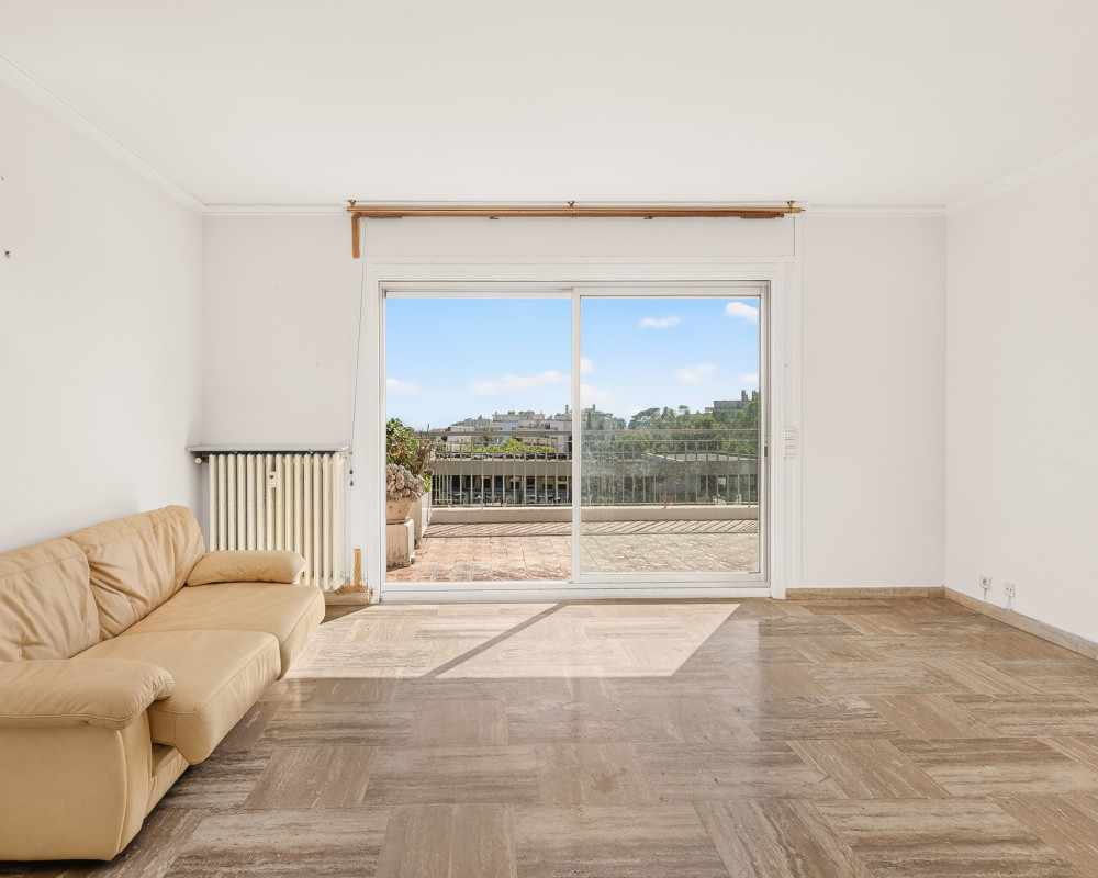 Nice Cimiez - Rare find - One bedroom apartment, 57 sqm with a 90 sqm terrace, on the top floor of a luxury residence