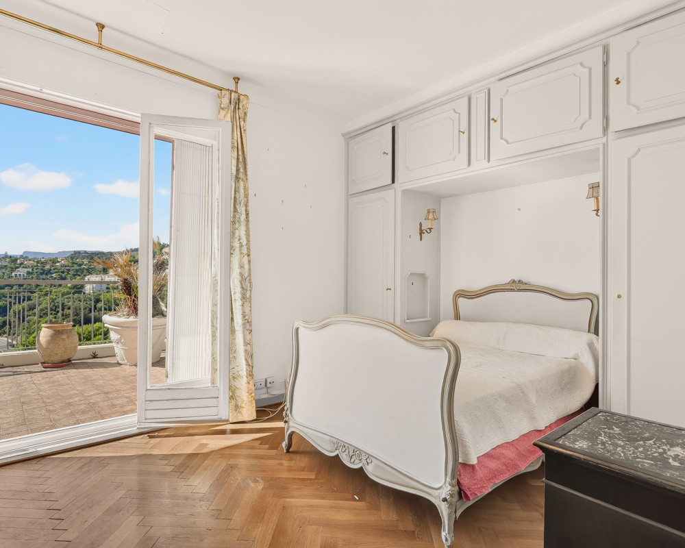 Nice Cimiez - Rare find - One bedroom apartment, 57 sqm with a 90 sqm terrace, on the top floor of a luxury residence