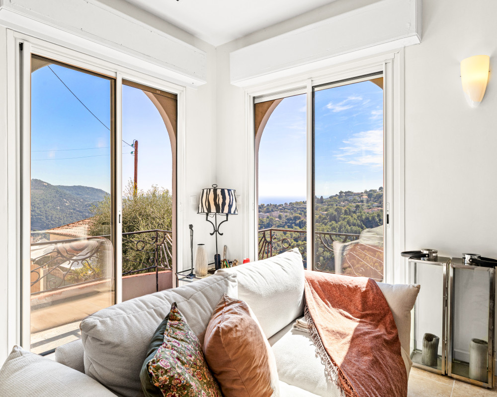 Nice – Falicon – Charming 3-bedroom house of 95 sqm, fully renovated, with terrace, garden and views over the hills and sea