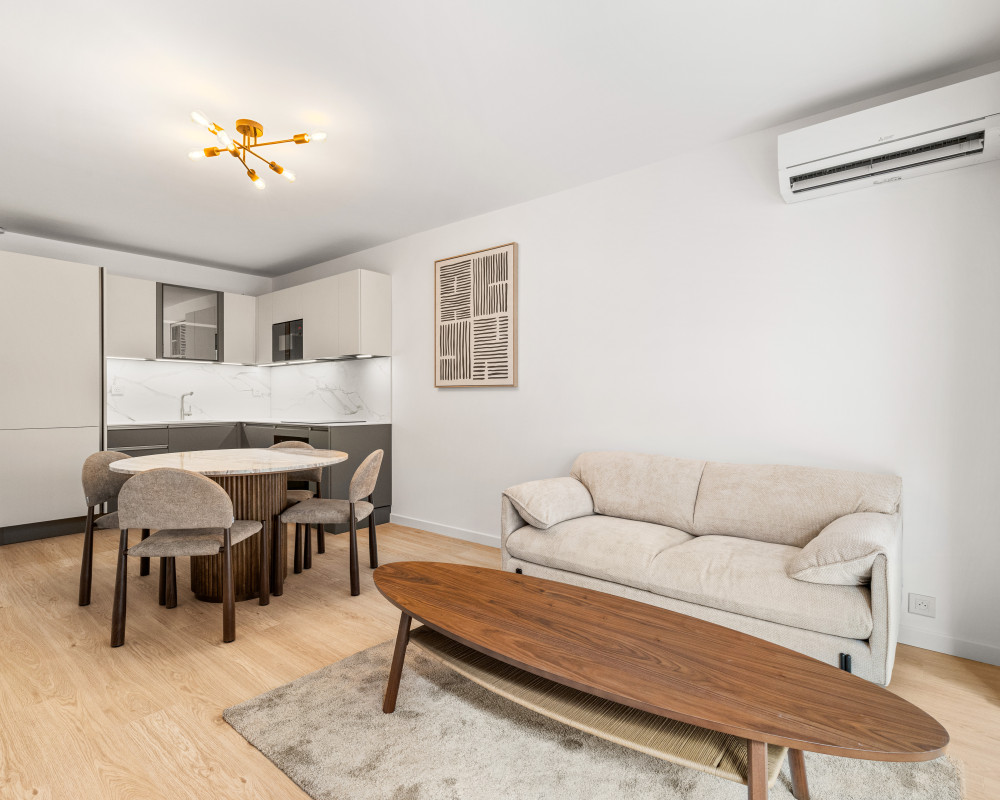 Nice – Le Port – Beautiful 60 sqm 2-bedroom apartment on an upper floor, fully renovated, with terraces