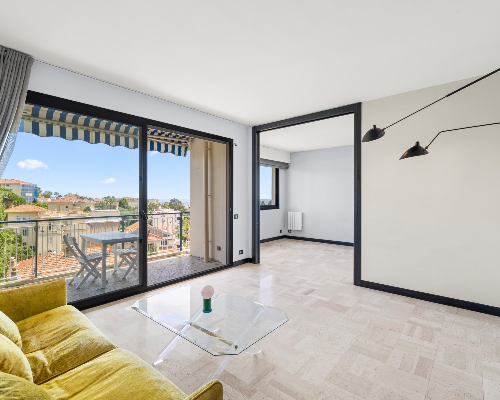 Apartment  - 2 rooms  - 72.45 m² -  €2,100/month CC - To rent 