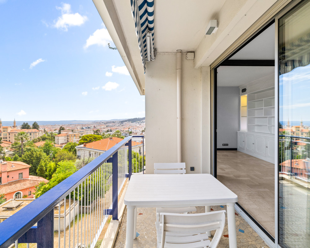 Apartment  - 2 rooms  - 72.45 m² -  €2,100/month CC - To rent 