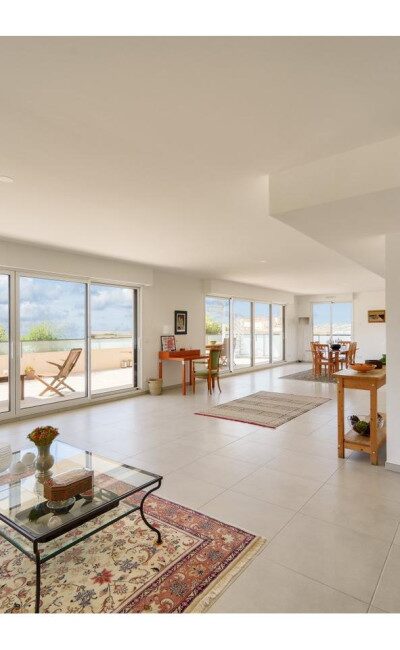 Appartamento a Nizza Cimiez con cucina separata e soggiorno di 81 m²