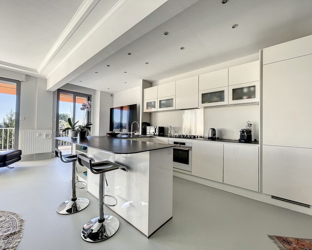 Grazioso appartamento con terrazza e garage in un condominio con parco         