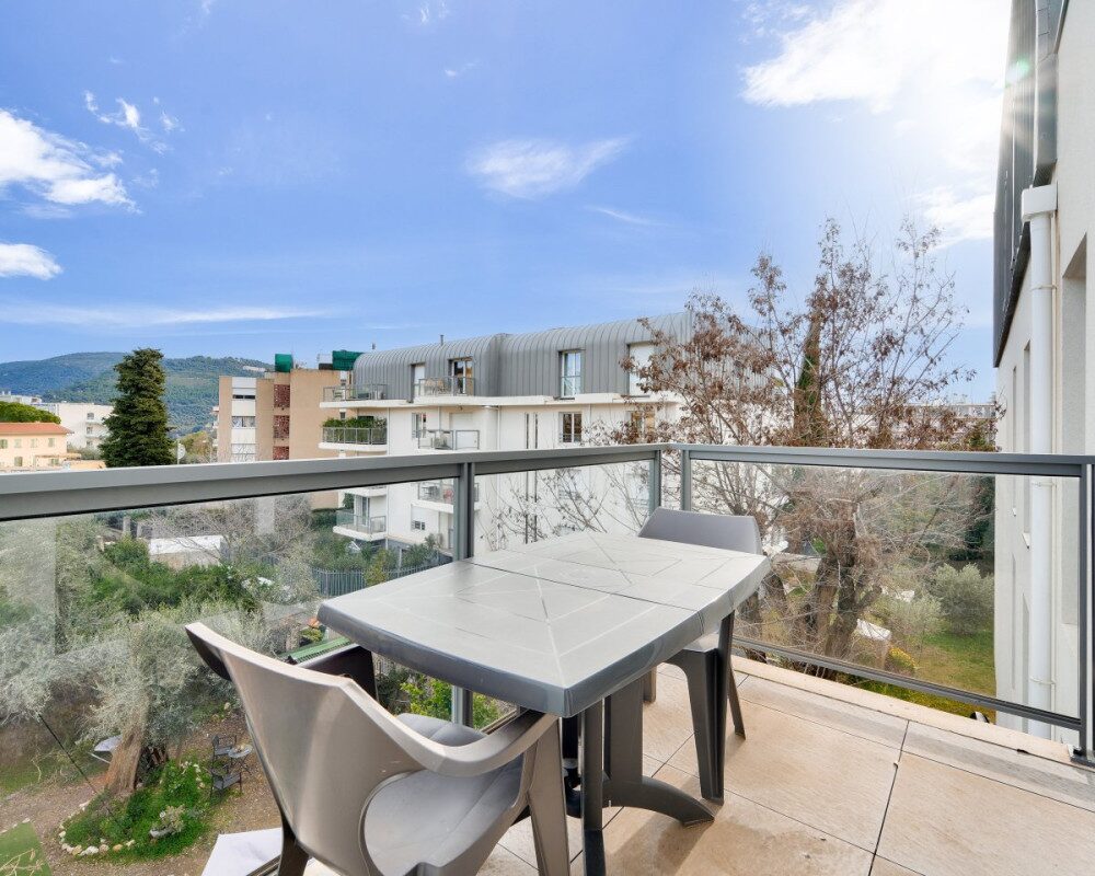 NIZZA - Cimiez - Bellissimo monolocale di 26 mÂ² all'ultimo piano di una residenza recente 