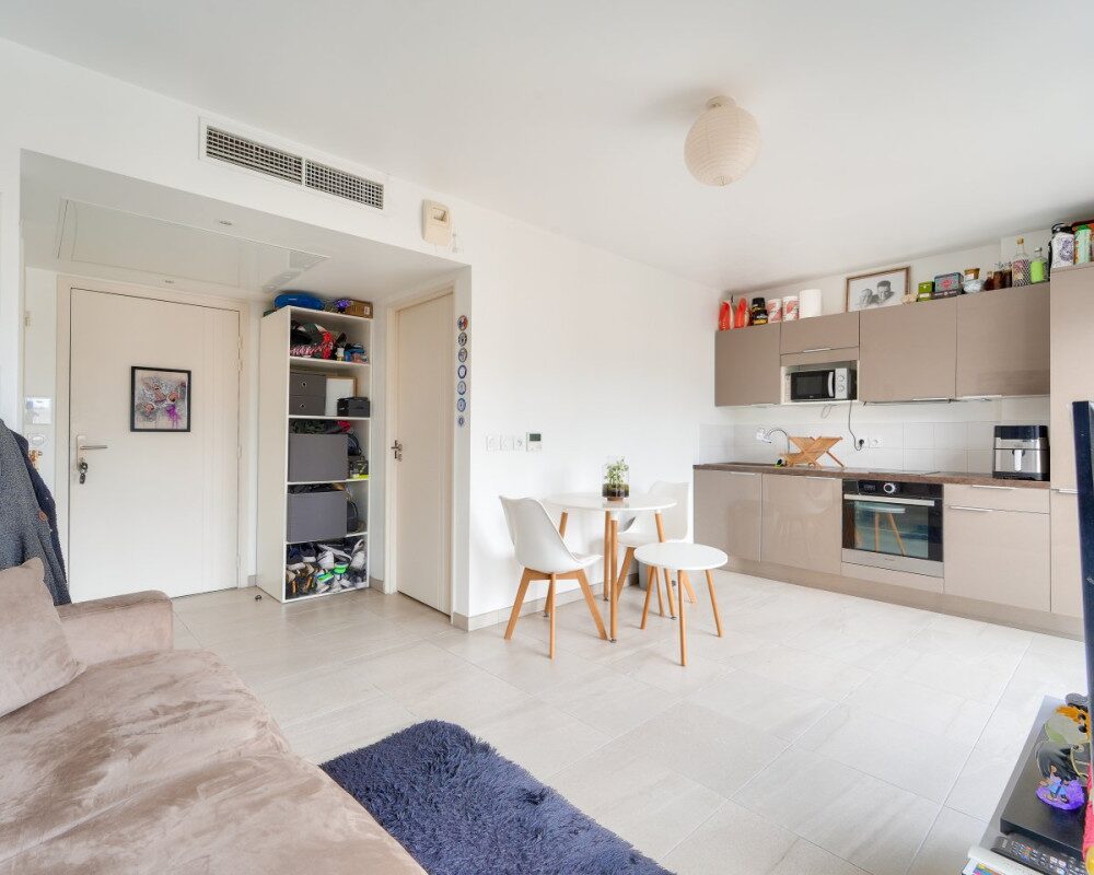 NIZZA - Cimiez - Bellissimo monolocale di 26 mÂ² all'ultimo piano di una residenza recente 