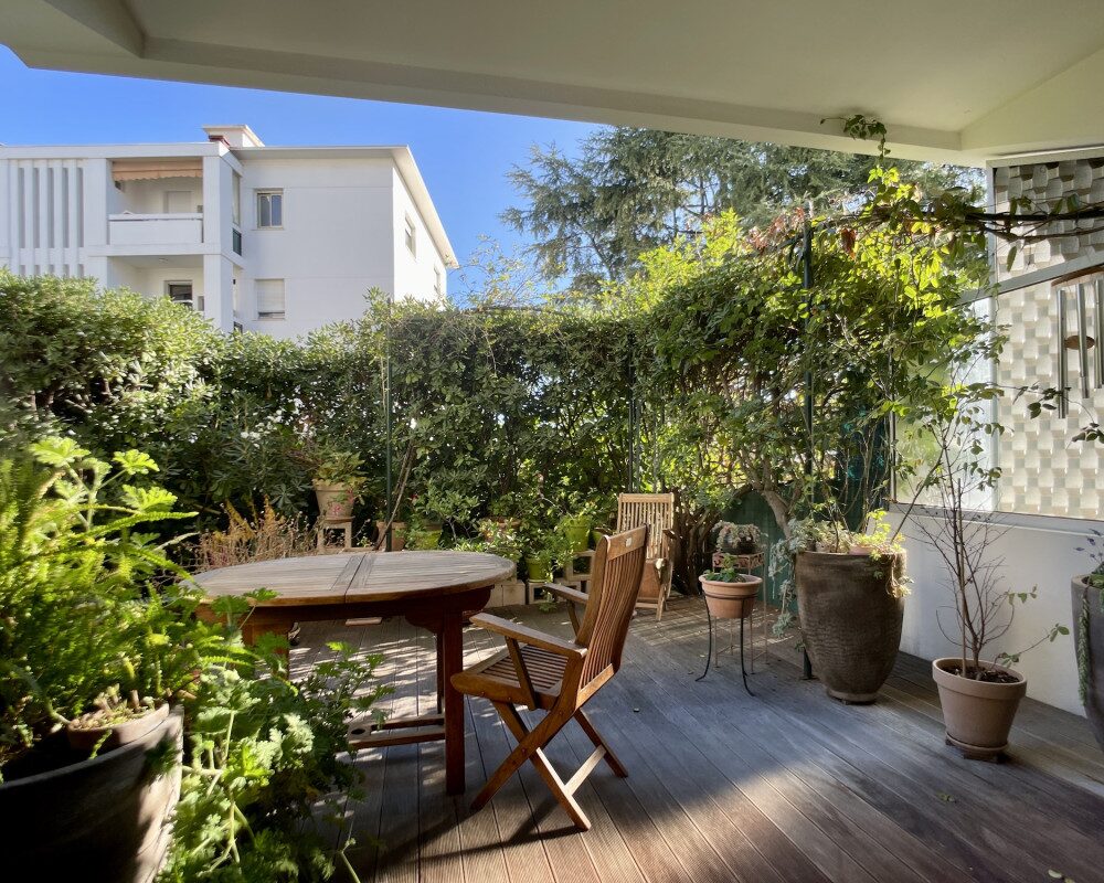 Nizza Cimiez - Ampio bilocale di 62mÂ² al piano giardino con 99mÂ² di spazio esterno 