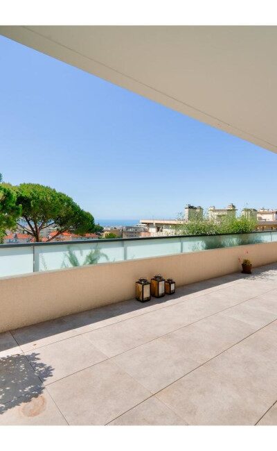 Appartamento con terrazza sul tetto di 152 m² in vendita a Nizza Cimiez, residenza di prestigio