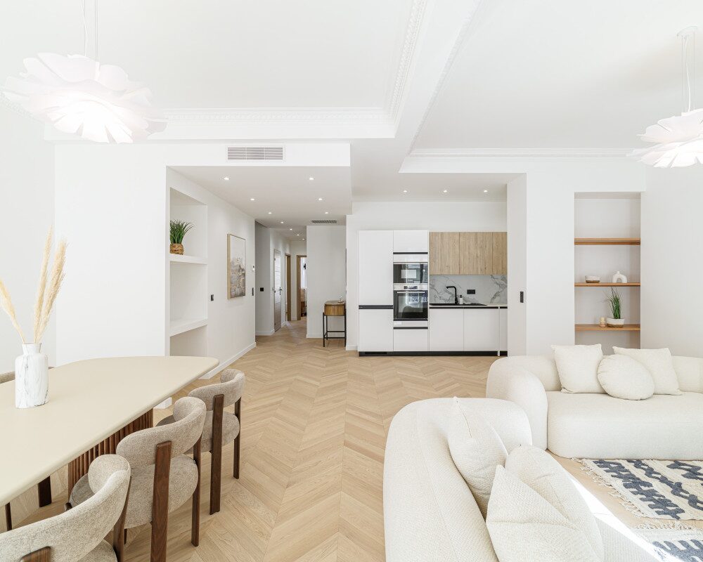 Nizza â CarrÃ© dâOr â Ampio appartamento di 4 locali di 120 mÂ², completamente ristrutturato, con doppia esposizione