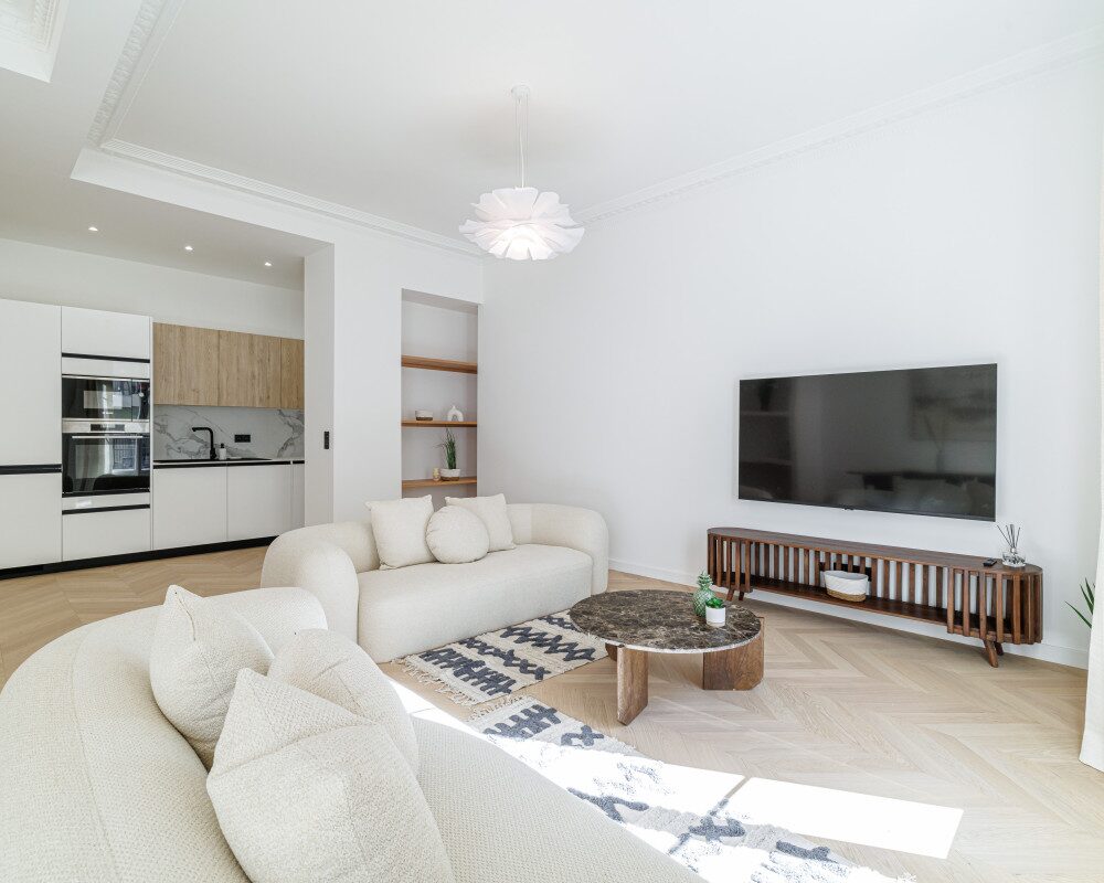 Nizza â CarrÃ© dâOr â Ampio appartamento di 4 locali di 120 mÂ², completamente ristrutturato, con doppia esposizione