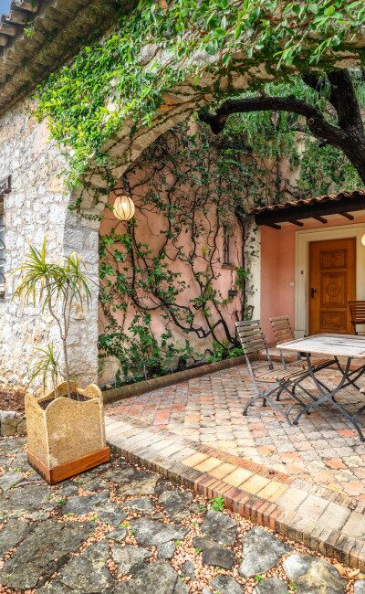 Giardino mediterraneo di 532 mq in totale tranquillità, vicino al Museo Chagall a Nizza
