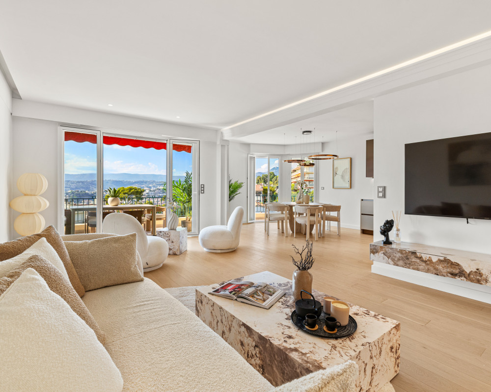 Nizza â Mont Alban â Ampio appartamento di 3 locali di 89,05 mÂ², completamente ristrutturato, con terrazza, garage e vista mare