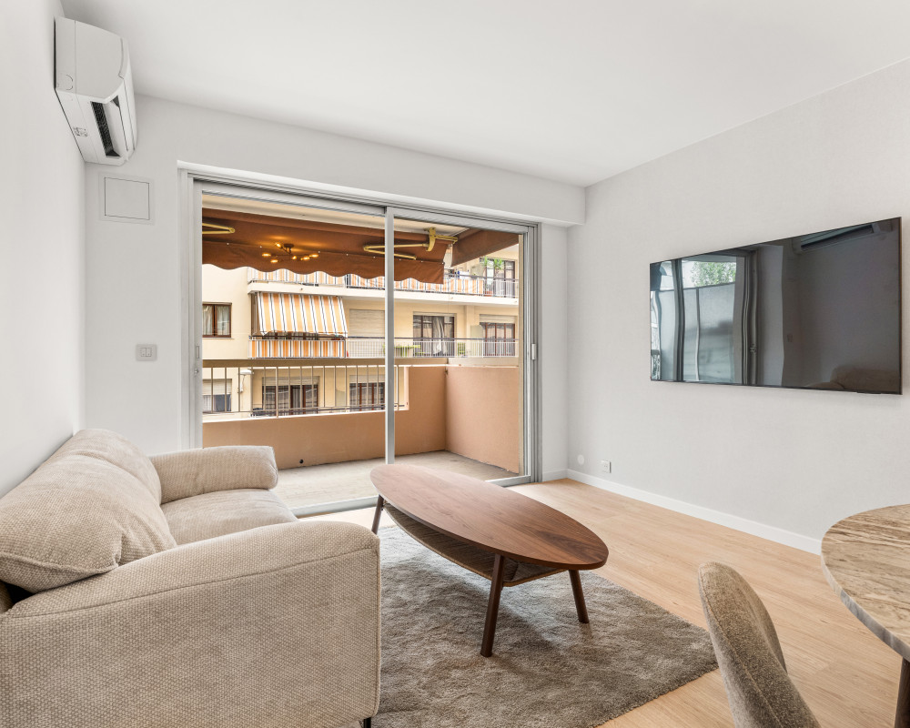 Nizza â Le Port â Splendido trilocale di 60 mÂ² ai piani alti, completamente ristrutturato, con terrazze