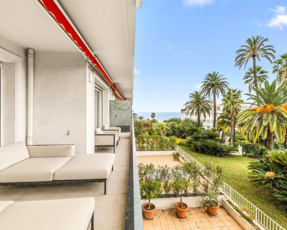 Nizza â Mont Boron â Ampio trilocale di 88 mÂ² completamente ristrutturato, con terrazza e vista panoramica sulla Baia degli Angeli