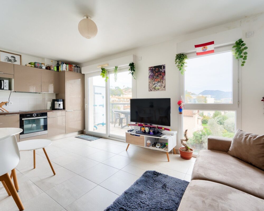 NICE - Cimiez - Beau studio de 26 mÂ² en dernier Ã©tage dans une rÃ©sidence rÃ©cente 