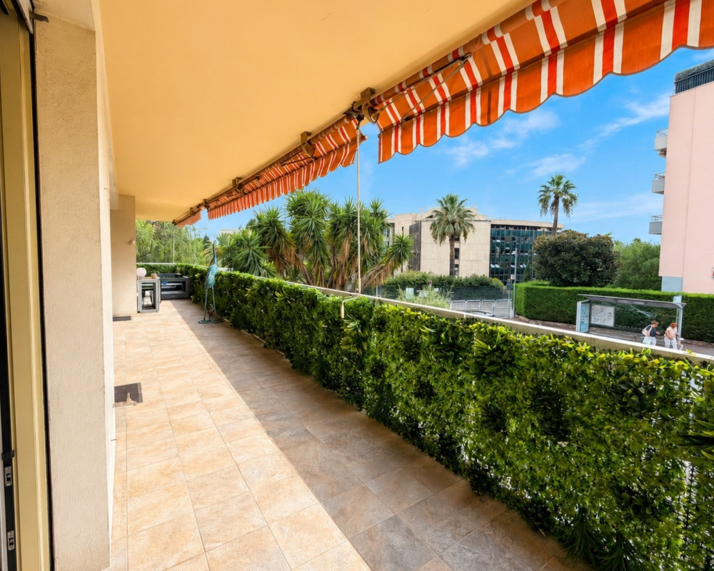 Appartement  - 5 pièces  - 122.78 m² -  710 000 € - À vendre 