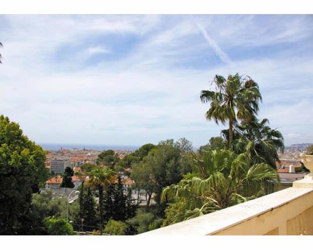 Appartement  - 4 pièces  - 141.0 m² -  990 000 € - Vendu 