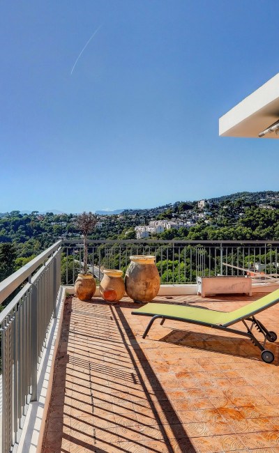 Nice Cimiez 2 pièces 57m2 et 90m2 de terrasse
