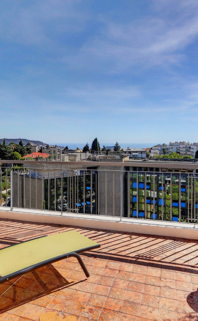 Nice Cimiez 2 pièces et terrasse de 90m2 vue mer