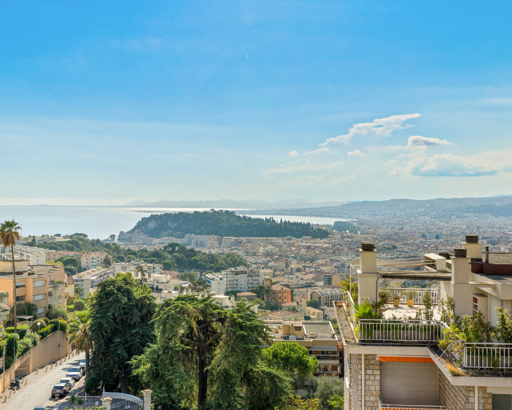 Nice - Mont Alban - Grand 3 pièces de 89,05 m² entièrement rénové avec terrasse, garage et vue mer 