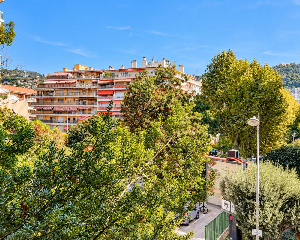 Nice - Riquier - Coquet studio de 21 m² dans une résidence avec gardien et piscine