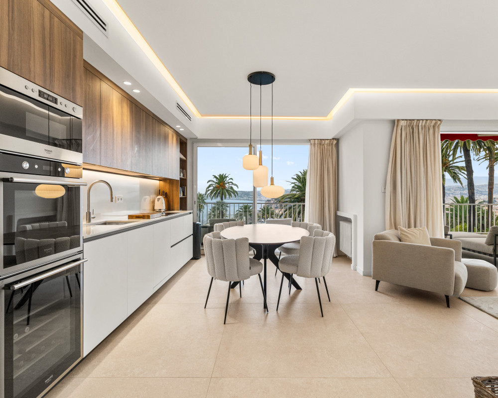 Nice - Mont Boron - Grand 3 pièces de 88 m² entièrement rénové avec terrasse et vue panoramique sur la baie des anges