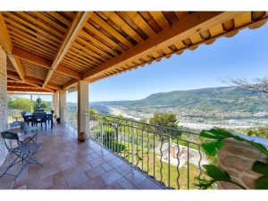 Collines niçoises – Castagniers – Villa 6 Pièces 180 m² avec vue panoramique