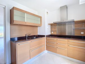 Nice Cimiez Top floor Renovated 2 bedroom Apartment with Met and City views