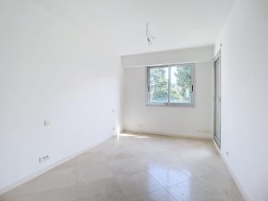 Nice Cimiez Top floor Renovated 2 bedroom Apartment with Met and City views