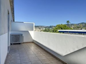 Nice Cimiez – 3 pièces en dernier étage entièrement renové