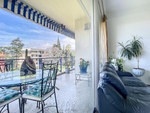 Nice Heart of Cimiez – Pleasant 2 Bedroom Apartment on a High Floor with Terrace, Sea and Garden View