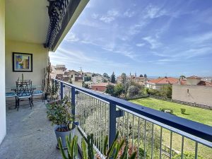 Nice Heart of Cimiez – Pleasant 2 Bedroom Apartment on a High Floor with Terrace, Sea and Garden View