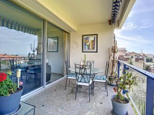 Nice Heart of Cimiez – Pleasant 2 Bedroom Apartment on a High Floor with Terrace, Sea and Garden View