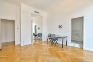 Nice Parc Wilson – Renovated 3 Bedroom through-building Apartment