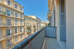 Nice Parc Wilson – Renovated 3 Bedroom through-building Apartment