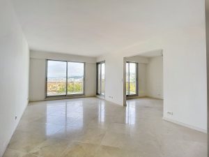 Nice Cimiez Top floor Renovated 2 bedroom Apartment with Met and City views