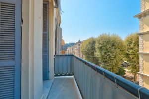 Nice Parc Wilson – Renovated 3 Bedroom through-building Apartment