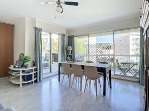 NICE – CIMIEZ – Appartement en dernier étage avec grande terrasse et vue mer et collines