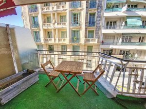 Fleurs – Appartement 3 Pièces meublé avec terrasse et balcon