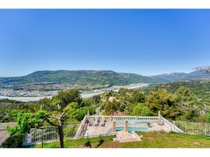 Collines niçoises – Castagniers – Villa 6 Pièces 180 m² avec vue panoramique