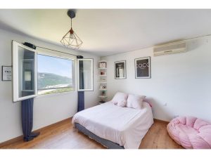 Collines niçoises – Castagniers – Villa 6 Pièces 180 m² avec vue panoramique