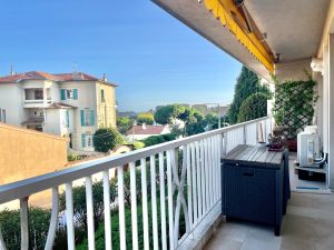 Nizza Cimiez Residenziale – 4 vani con terrazza e garage chiuso