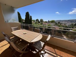 Nice Cimiez – Beautiful 2 Bedroom Apartment 80 sqm on Top Floor in a Quiet Residence