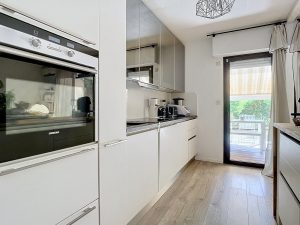 Nice Cimiez – Très bel appartement entièrement rénové dans résidence avec piscine