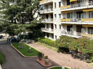 Nizza Cimiez – Affascinante 2 camere 57m2 da ristrutturare