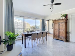 NICE – CIMIEZ – Appartement en dernier étage avec grande terrasse et vue mer et collines