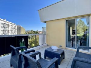 NICE – CIMIEZ – Appartement en dernier étage avec grande terrasse et vue mer et collines