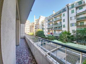 Fleurs – Appartement 3 Pièces meublé avec terrasse et balcon