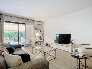 Nice Cimiez – Très bel appartement entièrement rénové dans résidence avec piscine